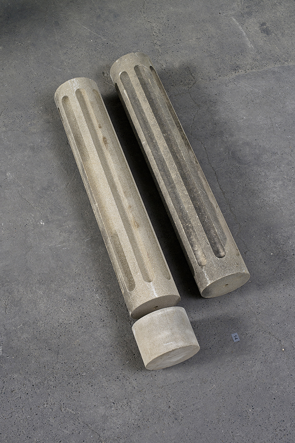 ΚΙΟΝΕΣ ΣΕ ΠΛΑΓΙΑ ΘΕΣΗ, 2015 lime stone / ασβεστολιθικός ψαμμίτης 20 x 132 x 48cm