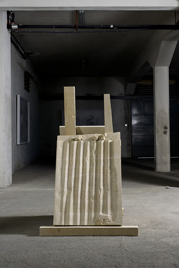 ΤΣΙΓΚΙΝΗ ΣΤΕΓΗ, 2015 lime stone / ασβεστολιθικός ψαμμίτης 155 x 123 x 98cm