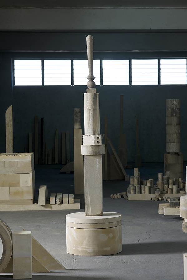 ΤΟΤΕΜ Ι (ERECTED), 2015 lime stone / ασβεστολιθικός ψαμμίτης 230 x 60 x 60cm