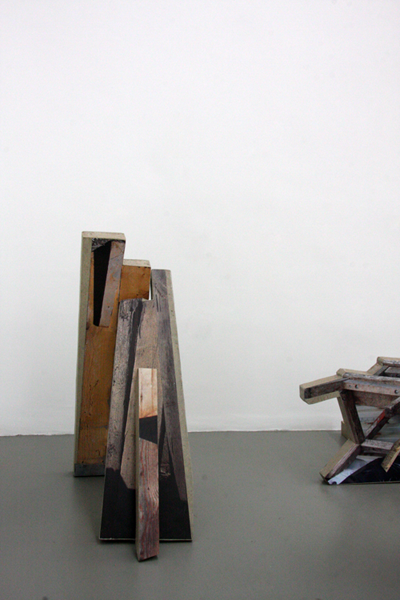 COMPOSITION WITH WOOD