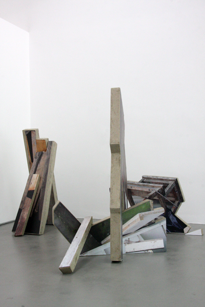 COMPOSITION WITH WOOD